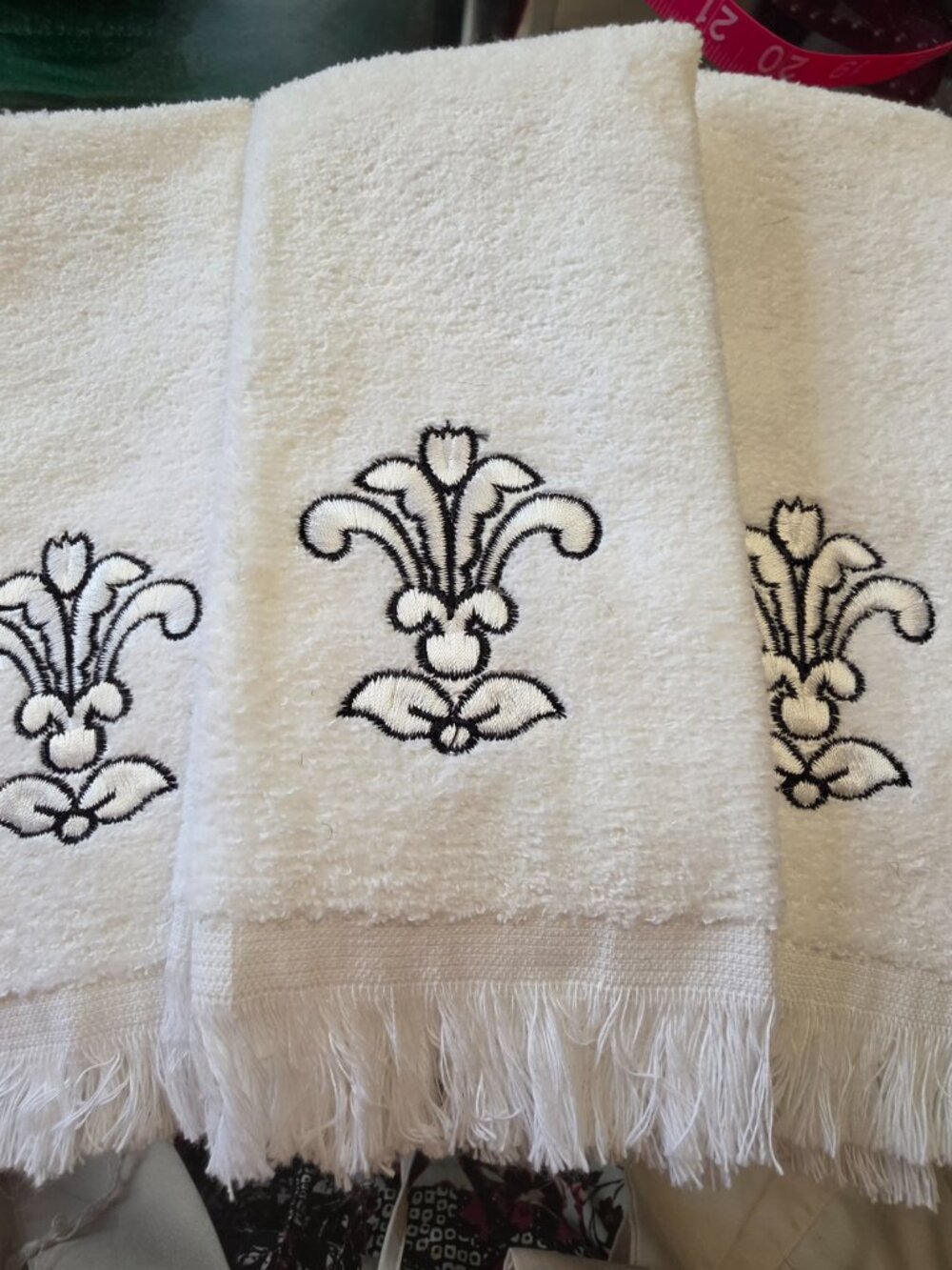 Nicole Miller 100% cotton embroidered 11x16 white/blk hand towels (3)